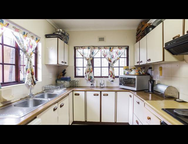 4 BEDROOM FREESTANDING SOLD IN SHERWOOD